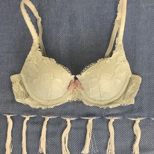 VS Lightly Lined Body Bra- 32a
